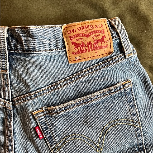 {LEVIS} 501 cut off denim shorts 27 - Picture 6 of 7